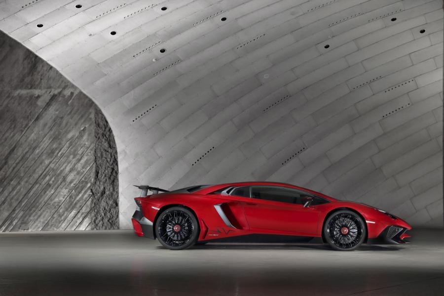 Lamborghini Aventador LP750-4 Superveloce 2015 года  (фото 12 из 49)